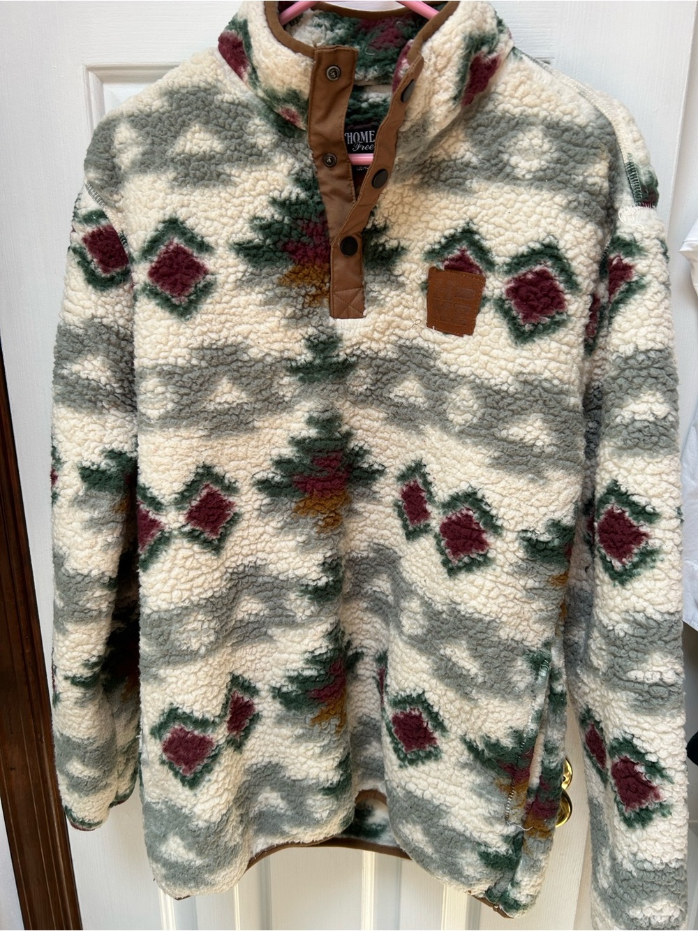 HOME FREE Sherpa Fleece Pullover- Long sleeve. Cream w Green,Burgundy Accents. M
